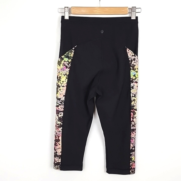 NWT Lululemon High-Rise Paddle  Crop Length Black Blossom Pink Multi Size 6 - Picture 5 of 16